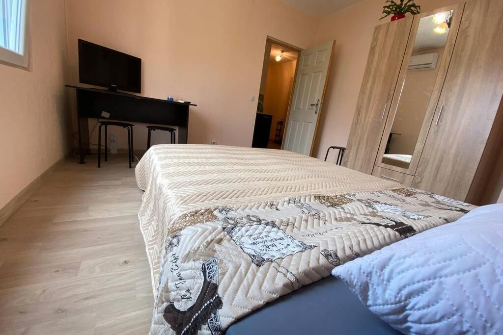 Sunny Apartment By The River Sandanski Esterno foto